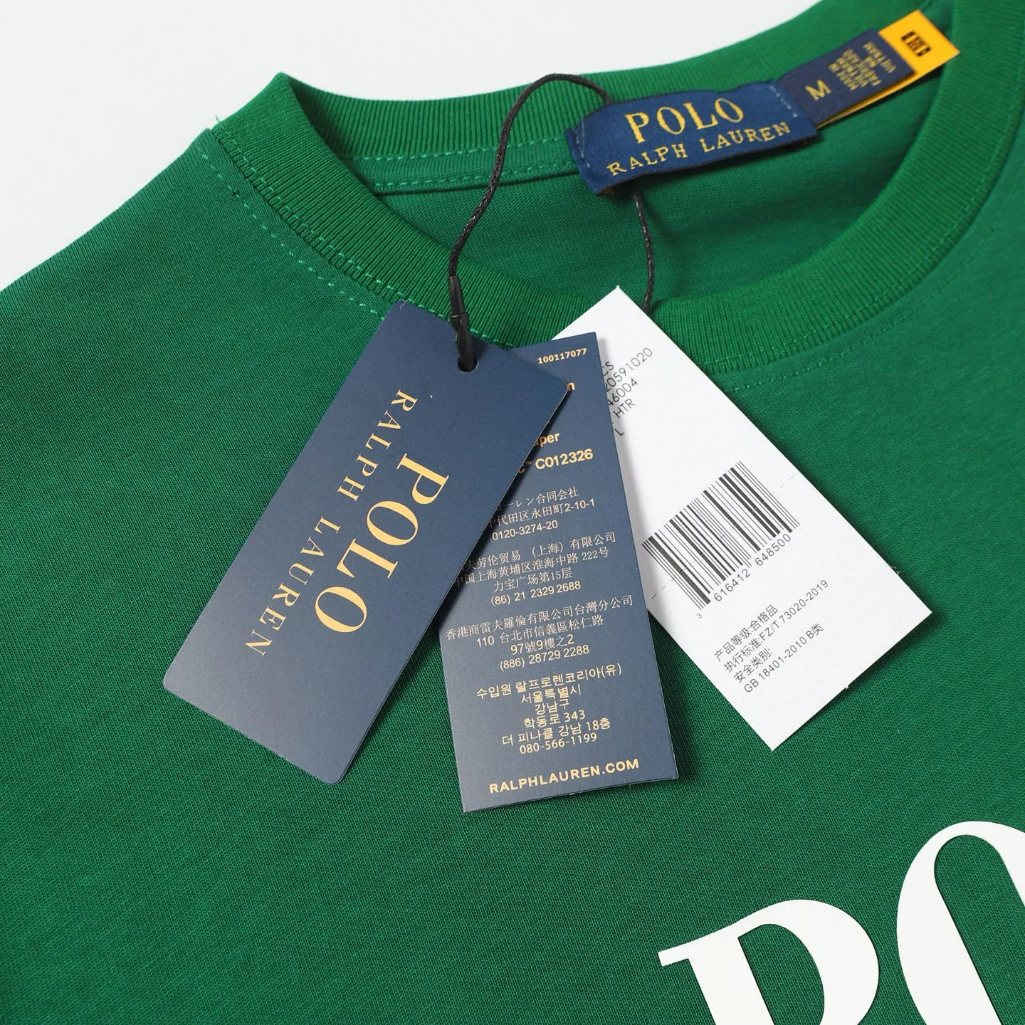 P126 Style number: 508 Ralph Lauren/Ralph Lauren 25ss new summer 3D silicone Polo embossed round neck T-shirt. The main logo on the neck has a QR code mark, which can be scanned for verification. It uses 3D silicone three-dimensional English letter logo embossing to distinguish low-low products on the market. 32 counts, 240g hydrophilic toner, 100% cotton fabric, comfortable and soft, highly breathable, focusing on high-end cost-effectiveness, needless to say good quality. Available in a variety of colors, both boys and girls can try this genderless style, giving them a yuppie tone in no time. Immerse yourself in your leisurely style, and have your own style in retro. Natural, vivid and very French romantic feelings, perfectly integrating youthful atmosphere and trend. Color: off-white, navy blue, dark green, light green Size: S-xL S Shoulder width 44 Bust 104 Sleeve length 23 Clothing length 72 M Shoulder width 45 Bust 108 Sleeve length 24 Clothing length 74 L Shoulder width 46 Bust 112 Sleeve length 25 Clothing length 76 xL Shoulder width 47 Bust 116 Sleeve length 26 Clothing length 78